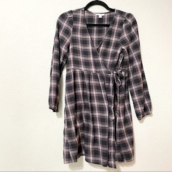 American Eagle Outfitters Dresses & Skirts - American Eagle Grey Pink Plaid Long Sleeve Wrap Dress Womens S Fall Flannel Mini